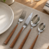 Set de cubiertos de acero