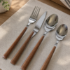 Set de cubiertos de acero