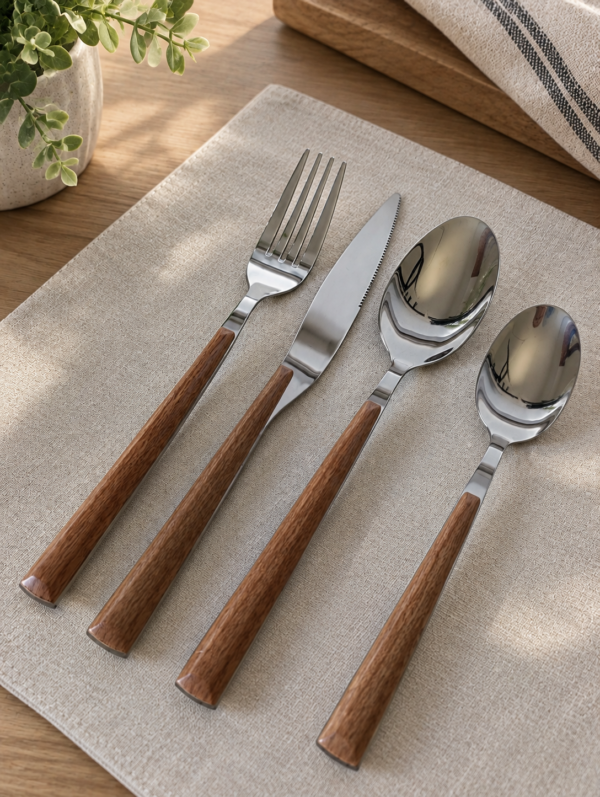 Set de cubiertos de acero